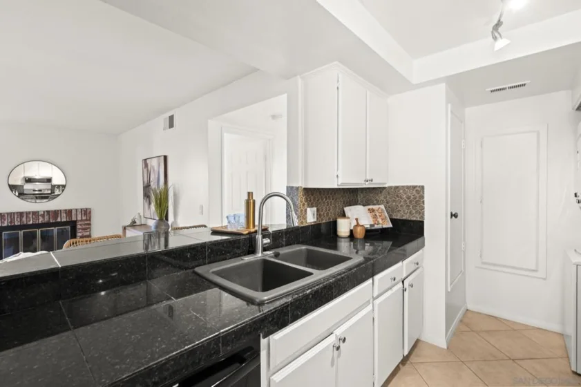 2063 Lakeridge #101 photo 13