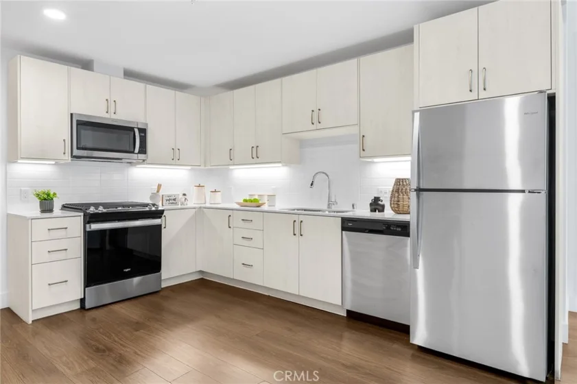 709 E Walnut Street #214 photo 7