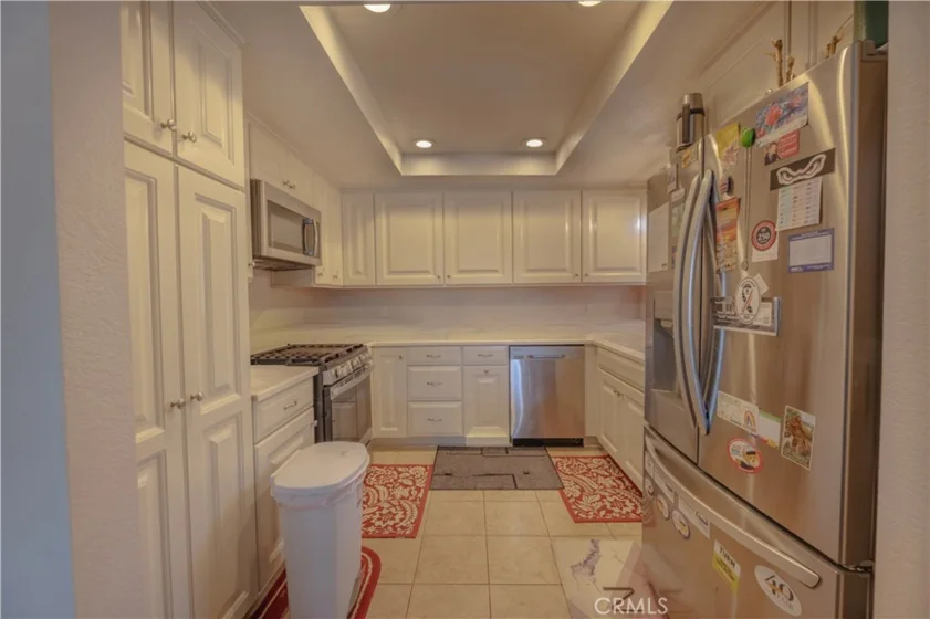 579 Parkview photo 3
