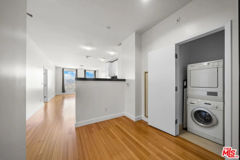 3810 Wilshire Boulevard #1801 photo 18