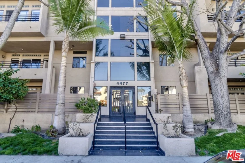 4477 Woodman Avenue #108 photo 1