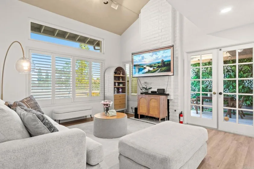 17597 Fairlie Road photo 1