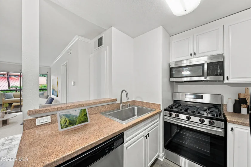 5535 Canoga Avenue #109 photo 2