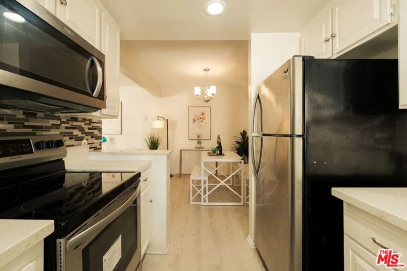 1754 N Kenmore Avenue #202 photo 15