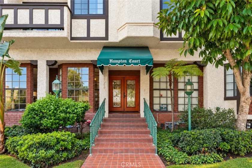 17914 Magnolia Boulevard #135 photo 1