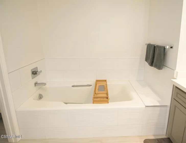5350 White Oak Avenue #105 photo 27