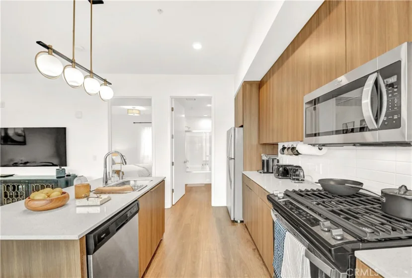 709 E Walnut Street #415 photo 3