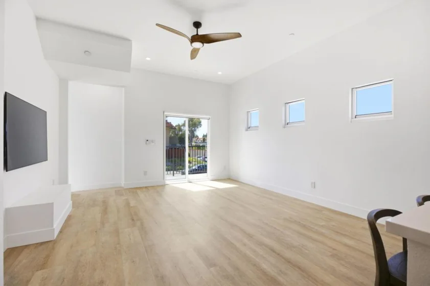 2055 S El Camino Real photo 35