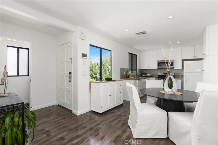950 W Lambert #20 photo 1