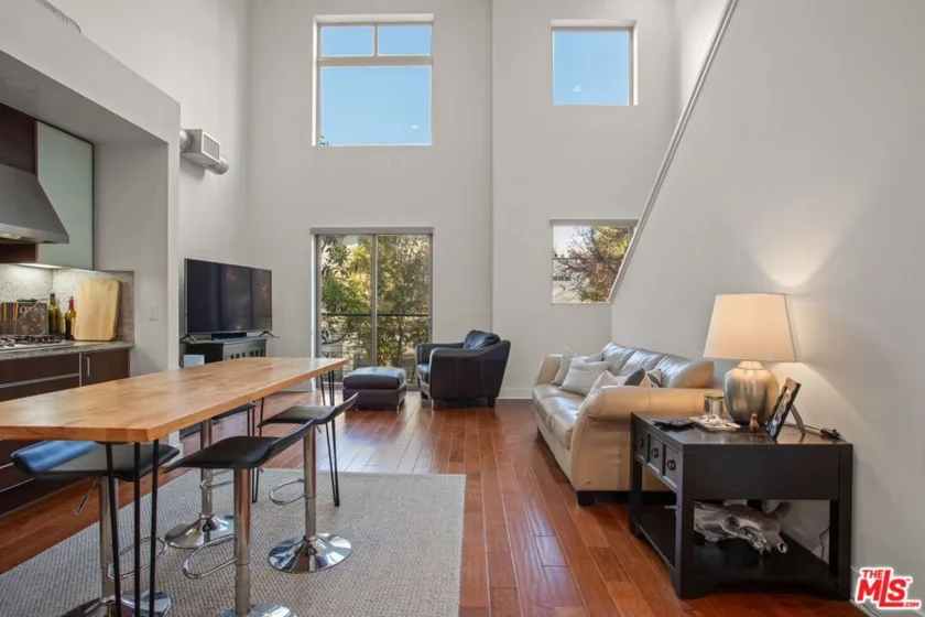 25 Delancy photo 6