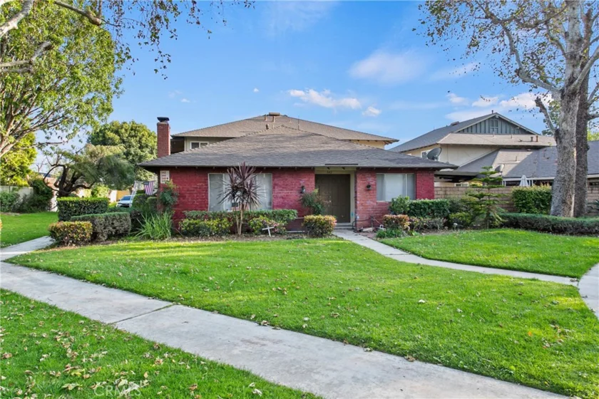 342 E Briardale Avenue photo 1