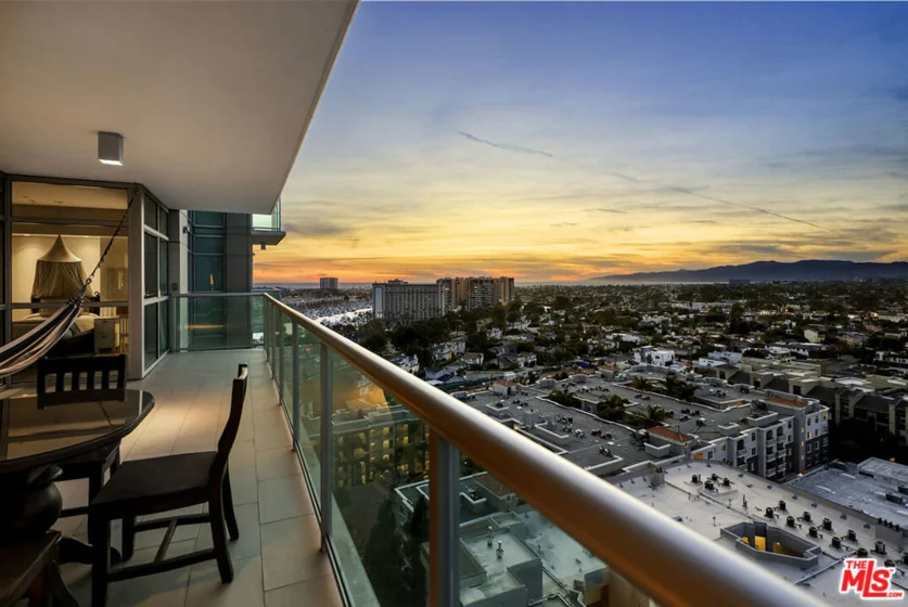 13700 Marina Pointe Drive #1620 photo 4