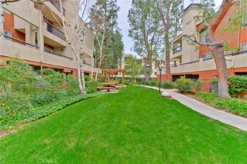 5530 Owensmouth Avenue #324 photo 19