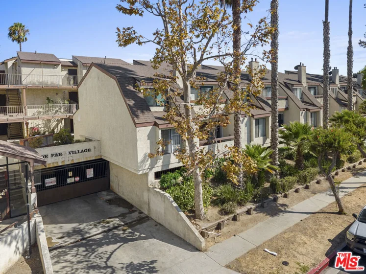 620 W Hyde Park Boulevard #103 photo 16