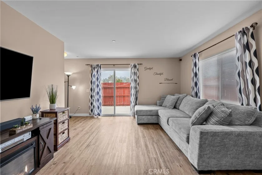14552 Foothill photo 3