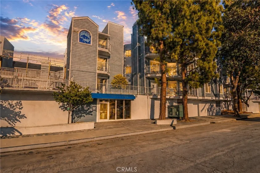 1100 Euclid #113 photo 2