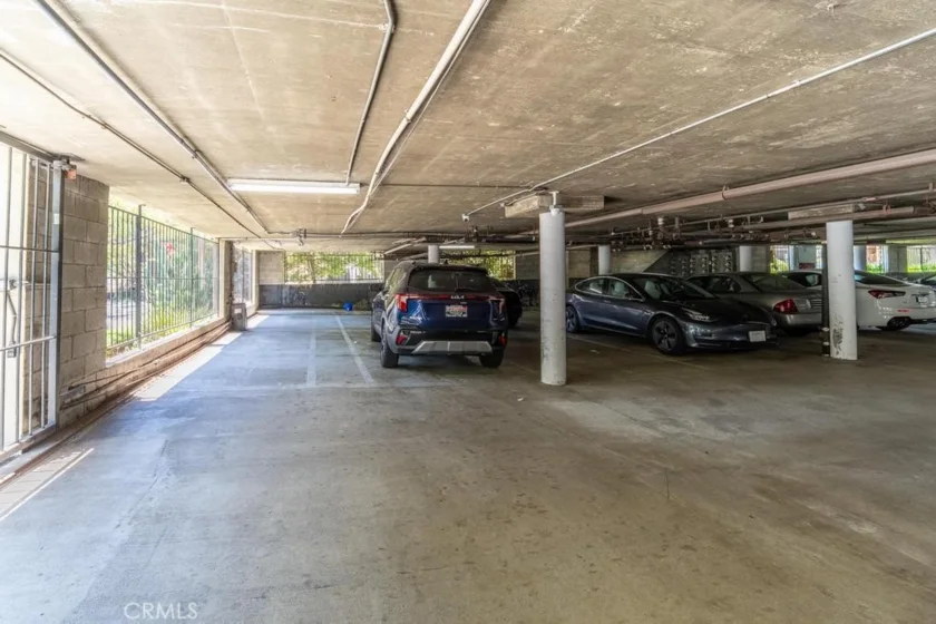 1236 N Columbus #11 photo 22