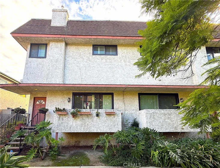 7610 Canby photo 1