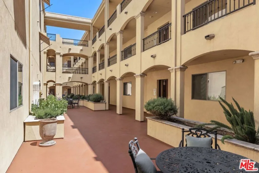 5037 Rosewood Avenue #101 photo 26