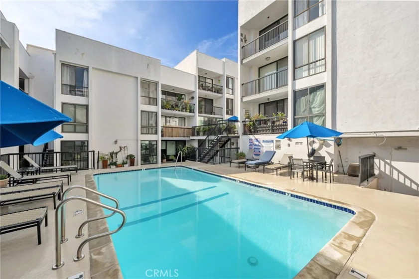 906 N Doheny Drive #318 photo 14
