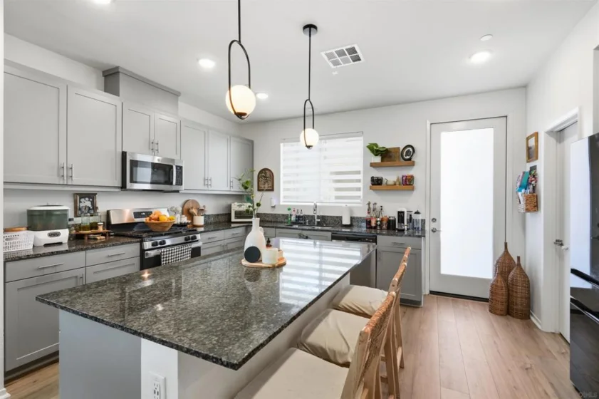 5491 Seacliff Place #108 photo 51