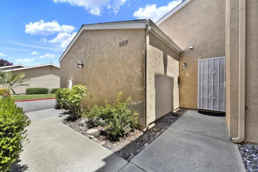 44552 La Paz Road photo 4