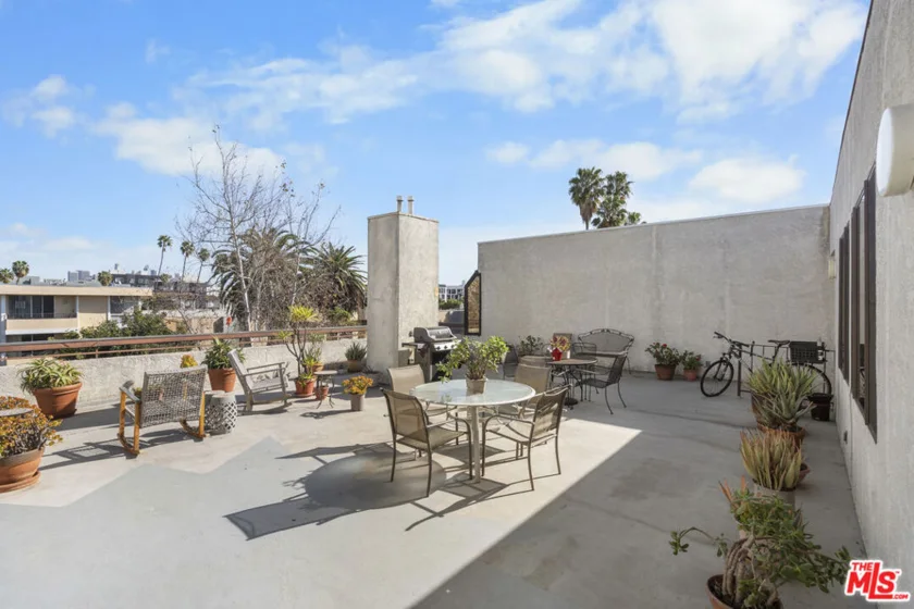 729 S Hobart Boulevard #40 photo 18