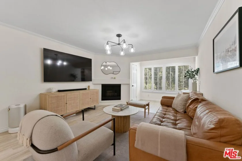 5515 Canoga Avenue #220 photo 10