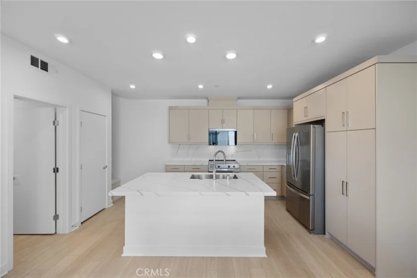 669 S Lyon Street photo 14