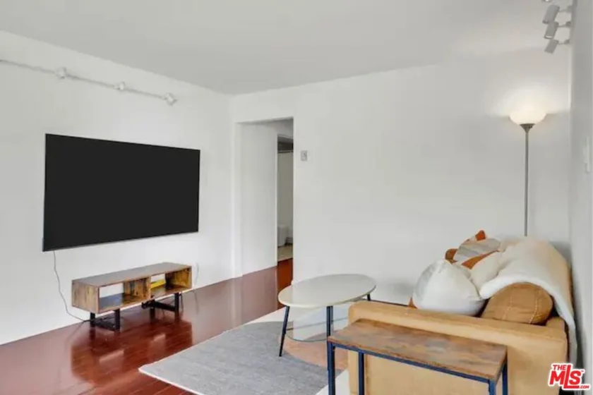 615 E Broadway #304 photo 12