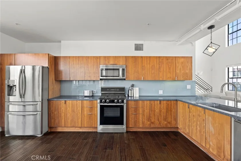 746 S Los Angeles photo 31
