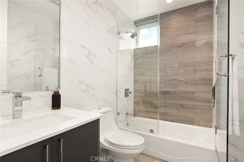 2311 Cove photo 16