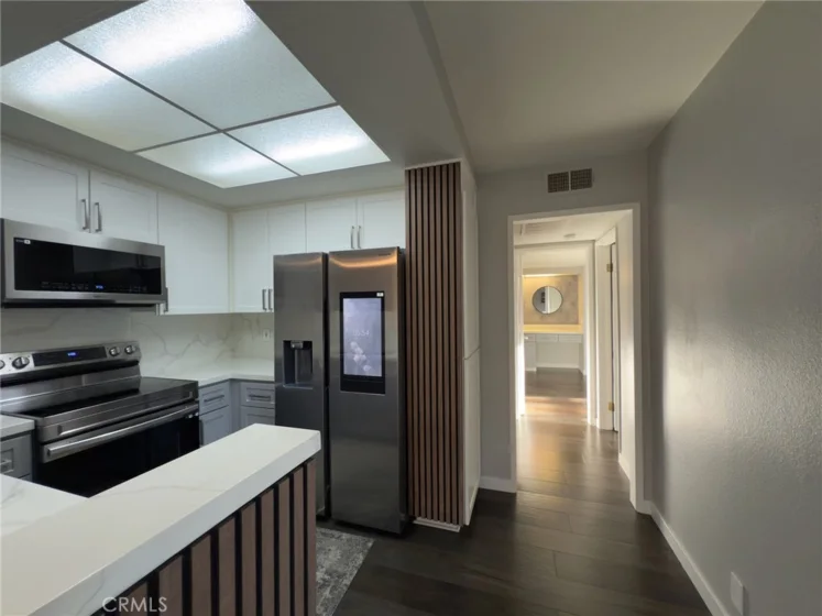 22100 Burbank Boulevard #313B photo 1