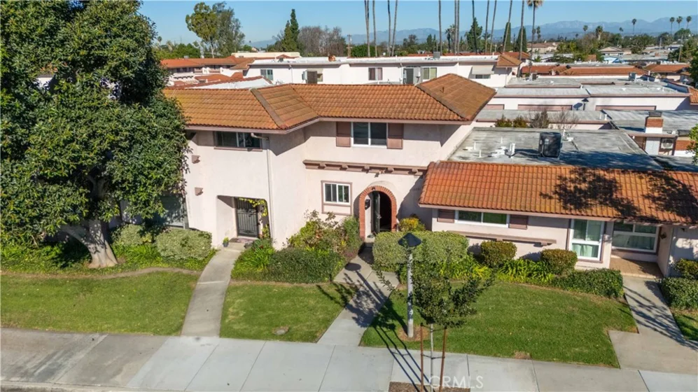 10081 Orangewood Avenue photo 1