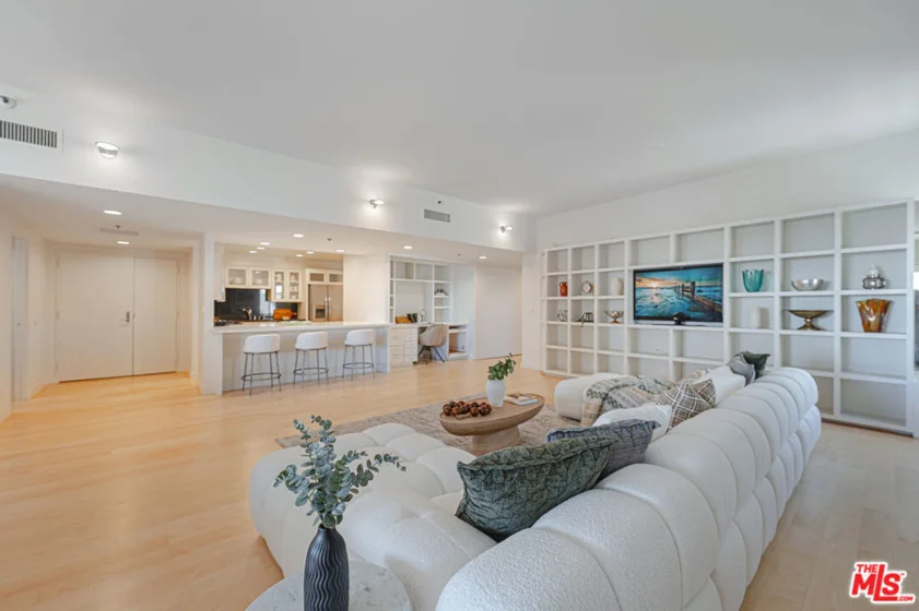 10445 Wilshire Boulevard #1402 photo 6