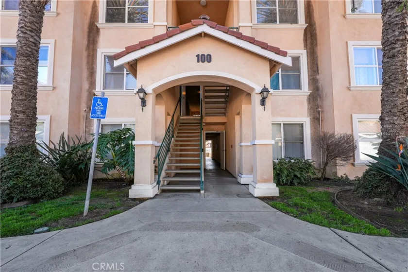 100 N River Circle #104 photo 1