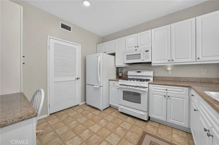 3273 Watermarke Place photo 16