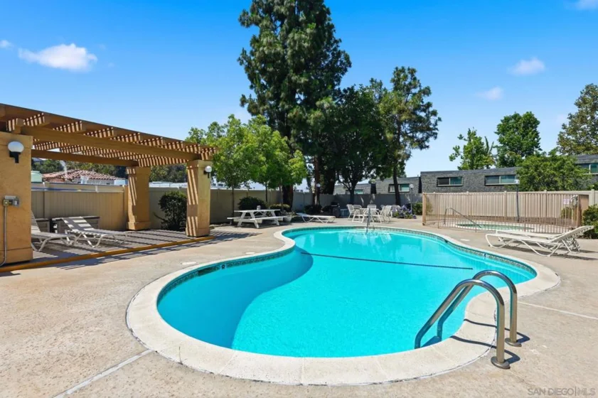 5649 Lake Park #301 photo 38