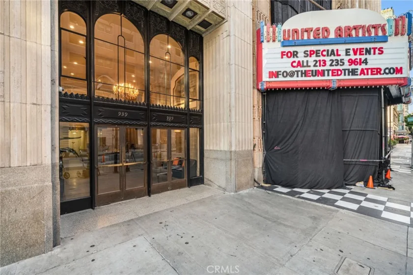 939 S Broadway #1001 photo 19