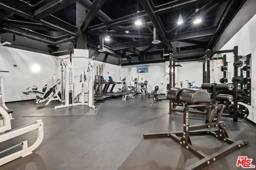 1100 Wilshire Boulevard #2105 photo 32
