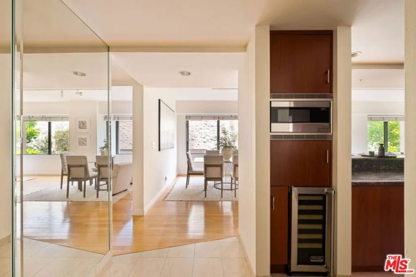 10520 Wilshire Boulevard #303 photo 16