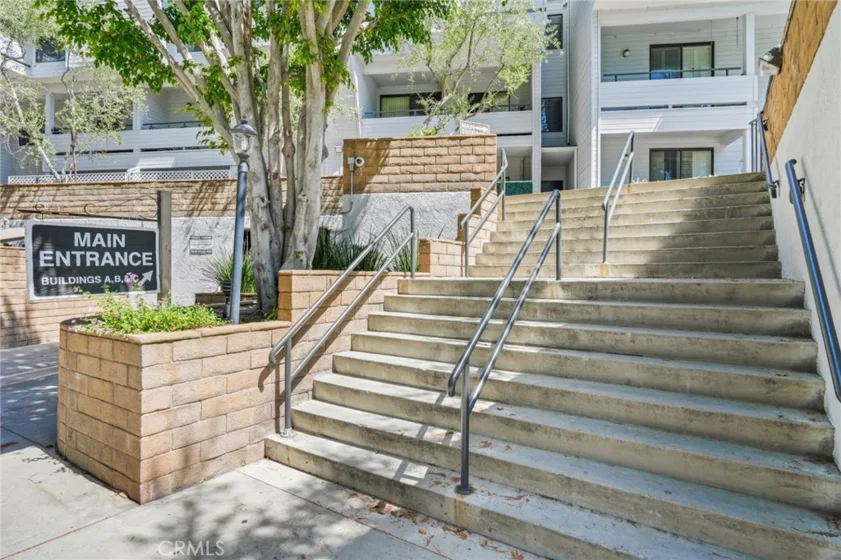 13331 Moorpark Street #216 photo 4
