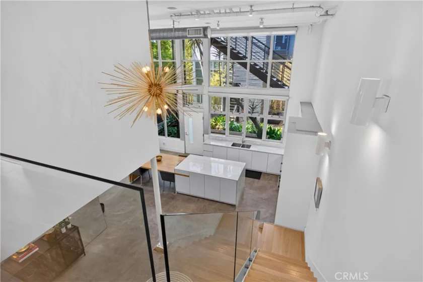 1037 N Laurel Avenue #1 photo 17