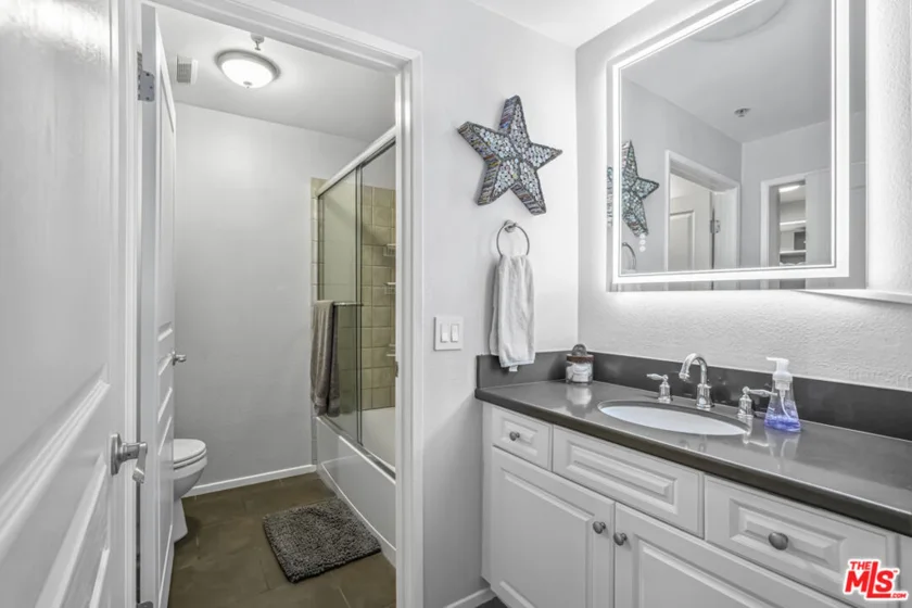 7320 Hawthorn Avenue #315 photo 7