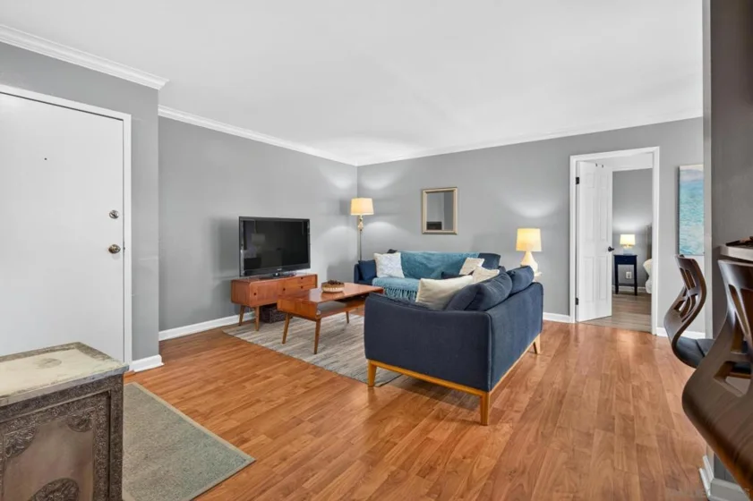 6924 Hyde Park #220 photo 32
