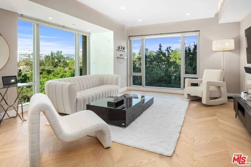 10727 Wilshire Boulevard #503 photo 1