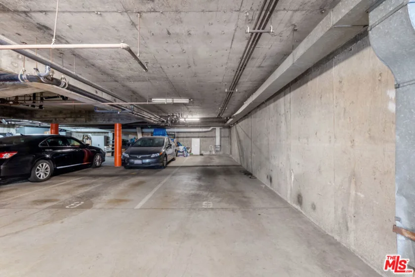 822 S Windsor Boulevard #102 photo 34