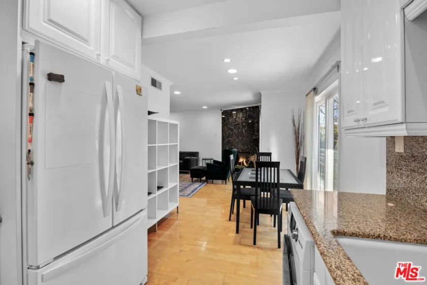 1515 S Beverly Drive #202 photo 3