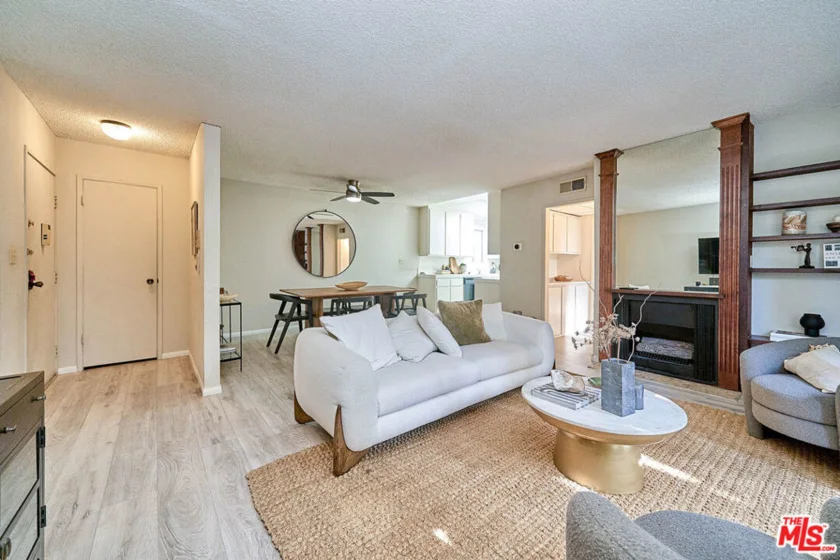 5437 Corteen Place #212 photo 38