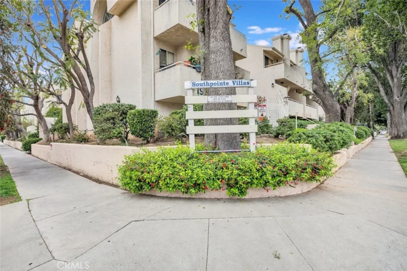 19400 Wyandotte Street #11 photo 1
